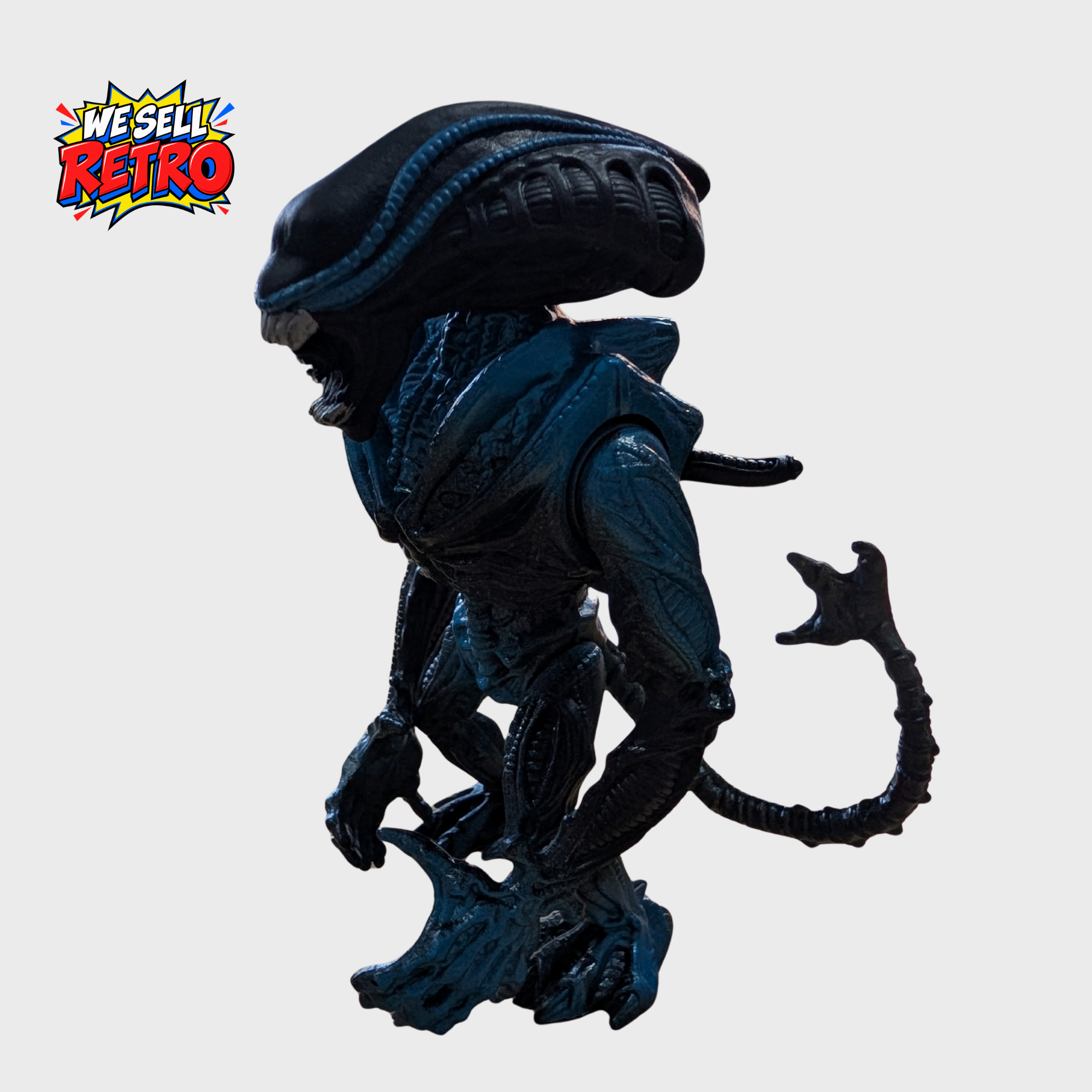 Kenner Aliens Gorilla Alien Action Figure – Blue and Black Kenner Aliens Gorilla Alien side view showing head, arms and curved tail
