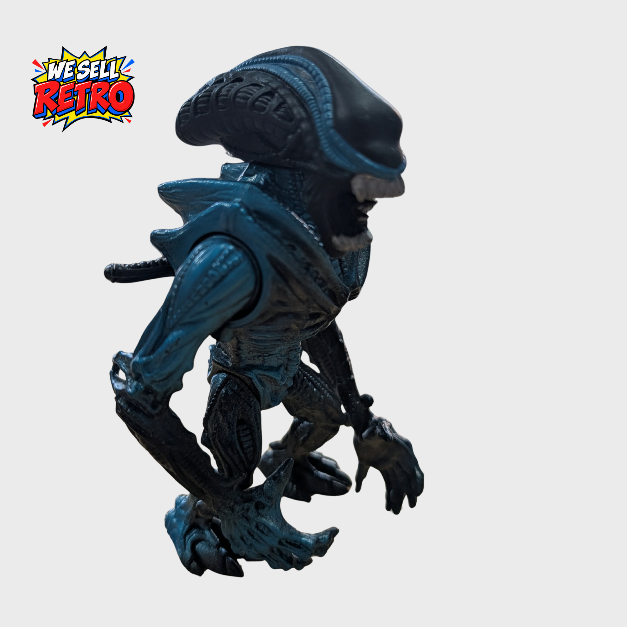 Kenner Aliens Gorilla Alien Action Figure – Blue and Black Kenner Aliens Gorilla Alien opposite side view of figure