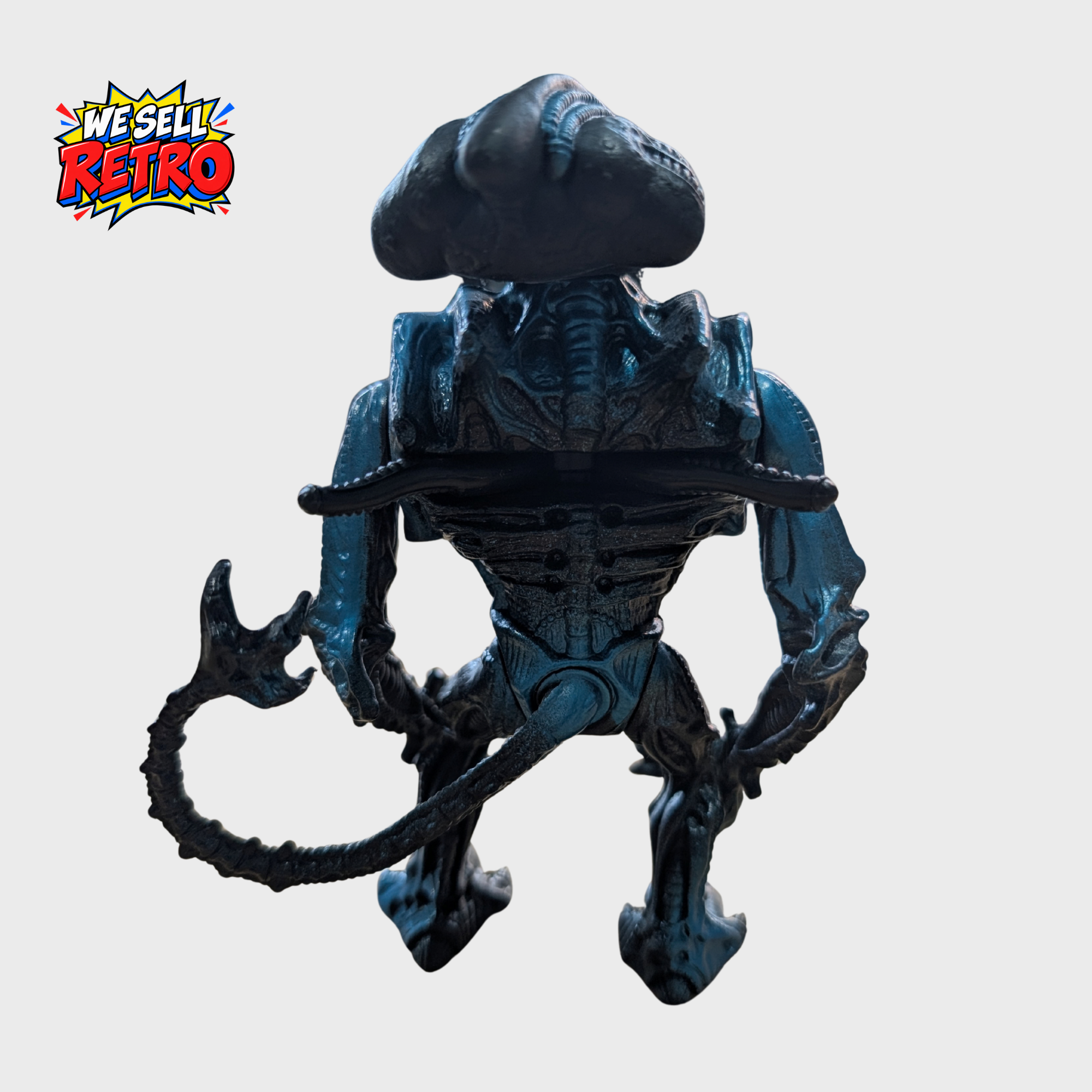 Kenner Aliens Gorilla Alien Action Figure – Blue and Black Kenner Aliens Gorilla Alien rear view showing back and tail